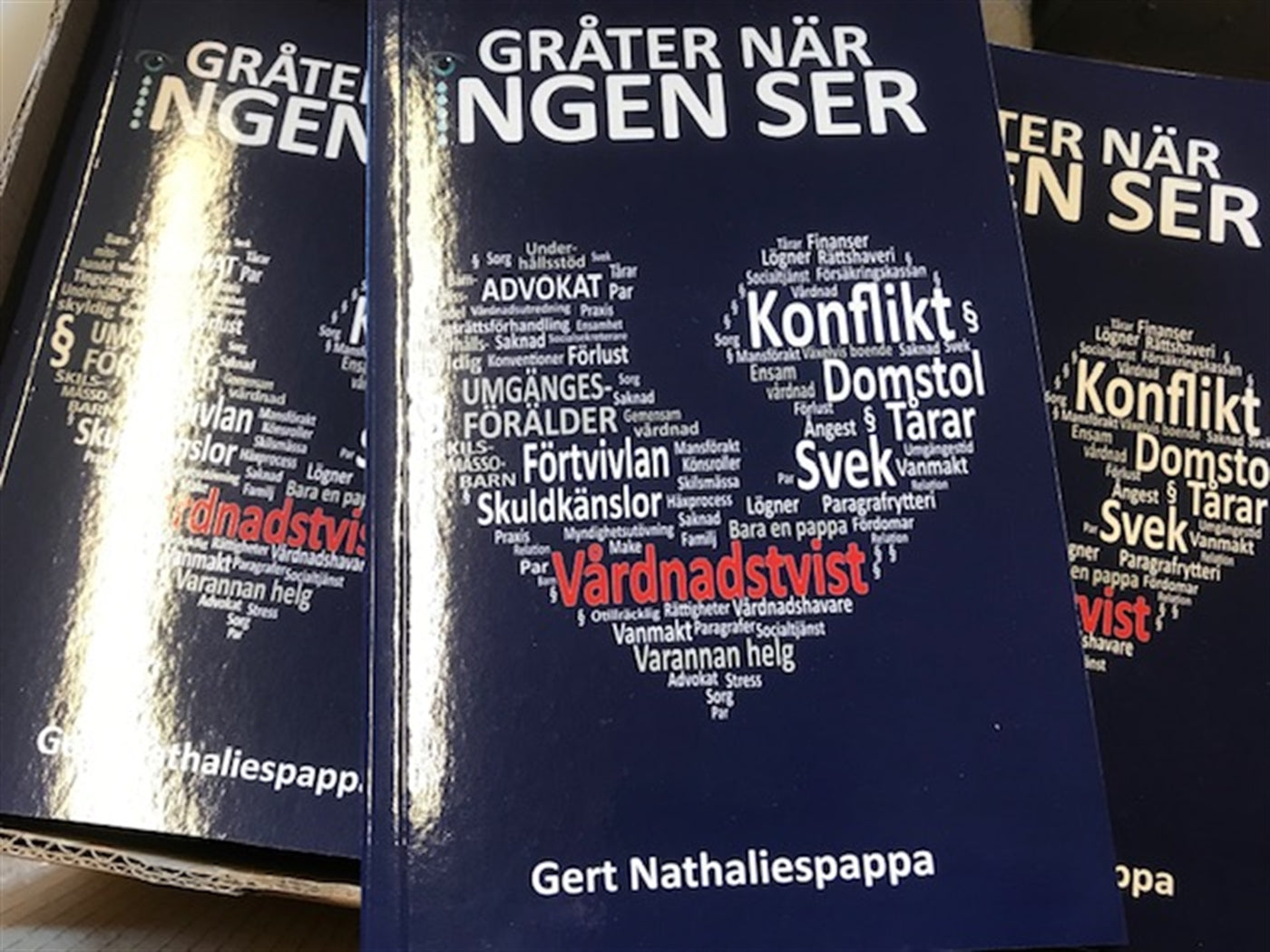 Gråter när ingen ser – E-bok
