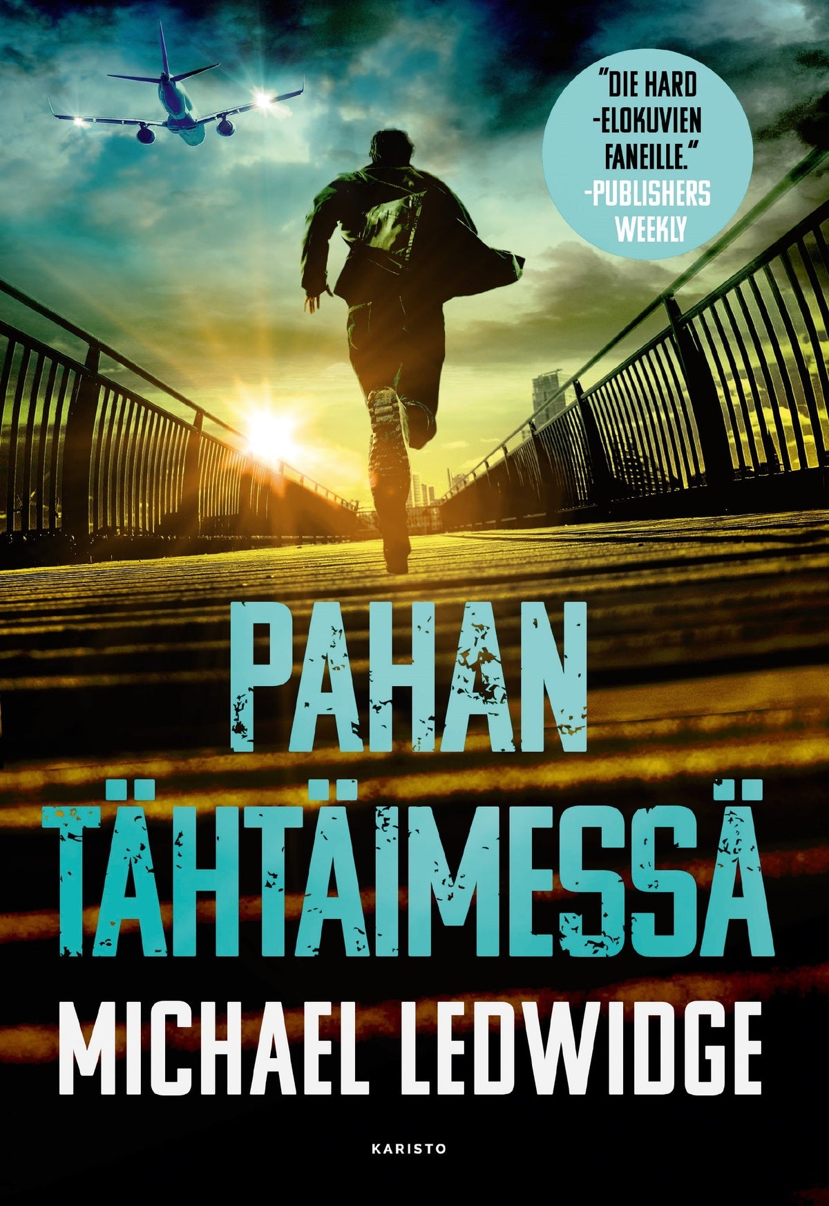 Pahan tähtäimessä – E-bok