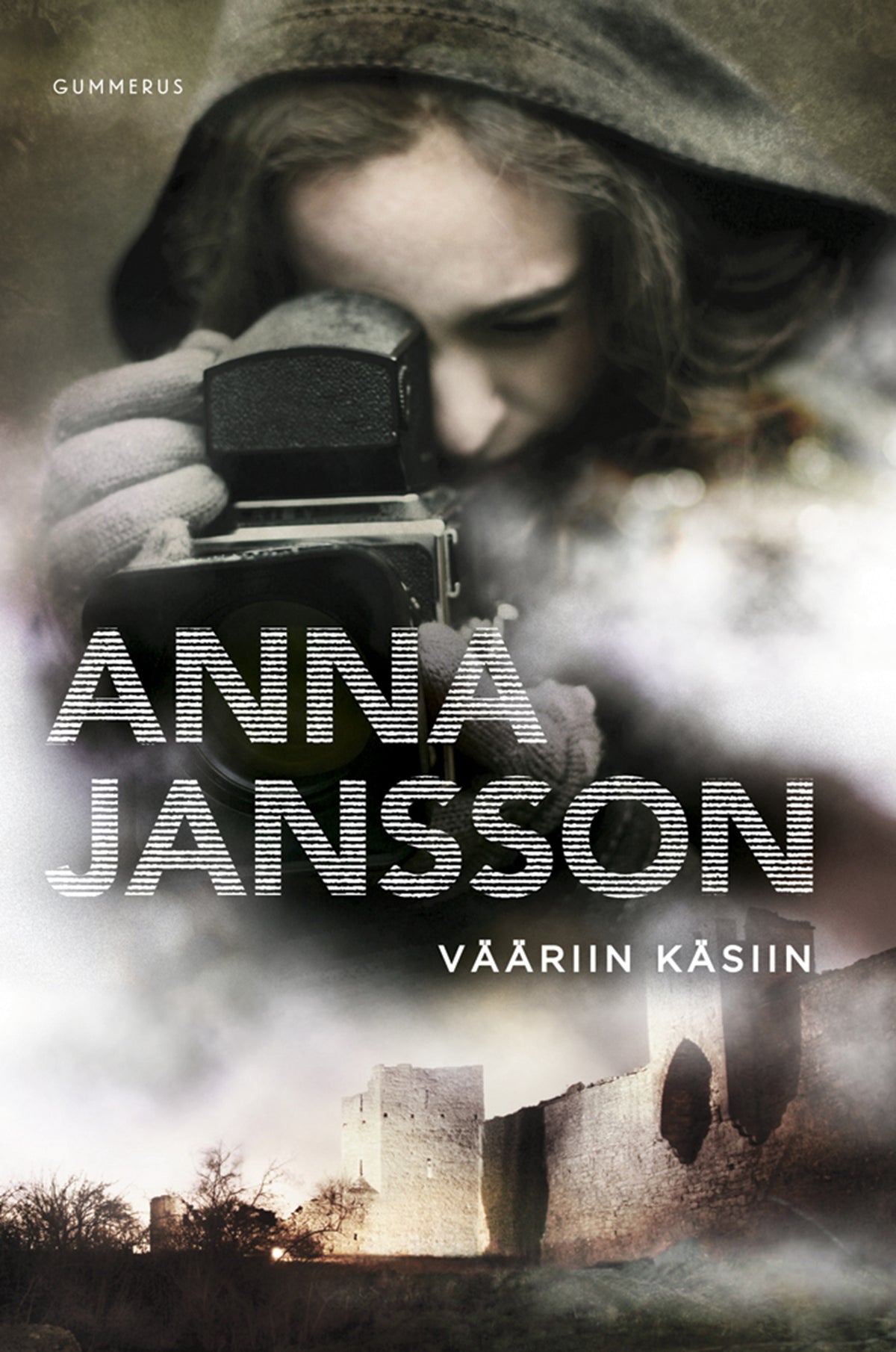 Vääriin käsiin – E-bok