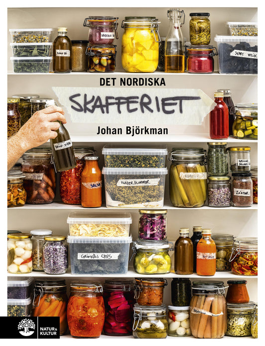 Det nordiska skafferiet : torkning, mjölksyrning, fermentering, inläggningar, olja, vinäger & salt – E-bok