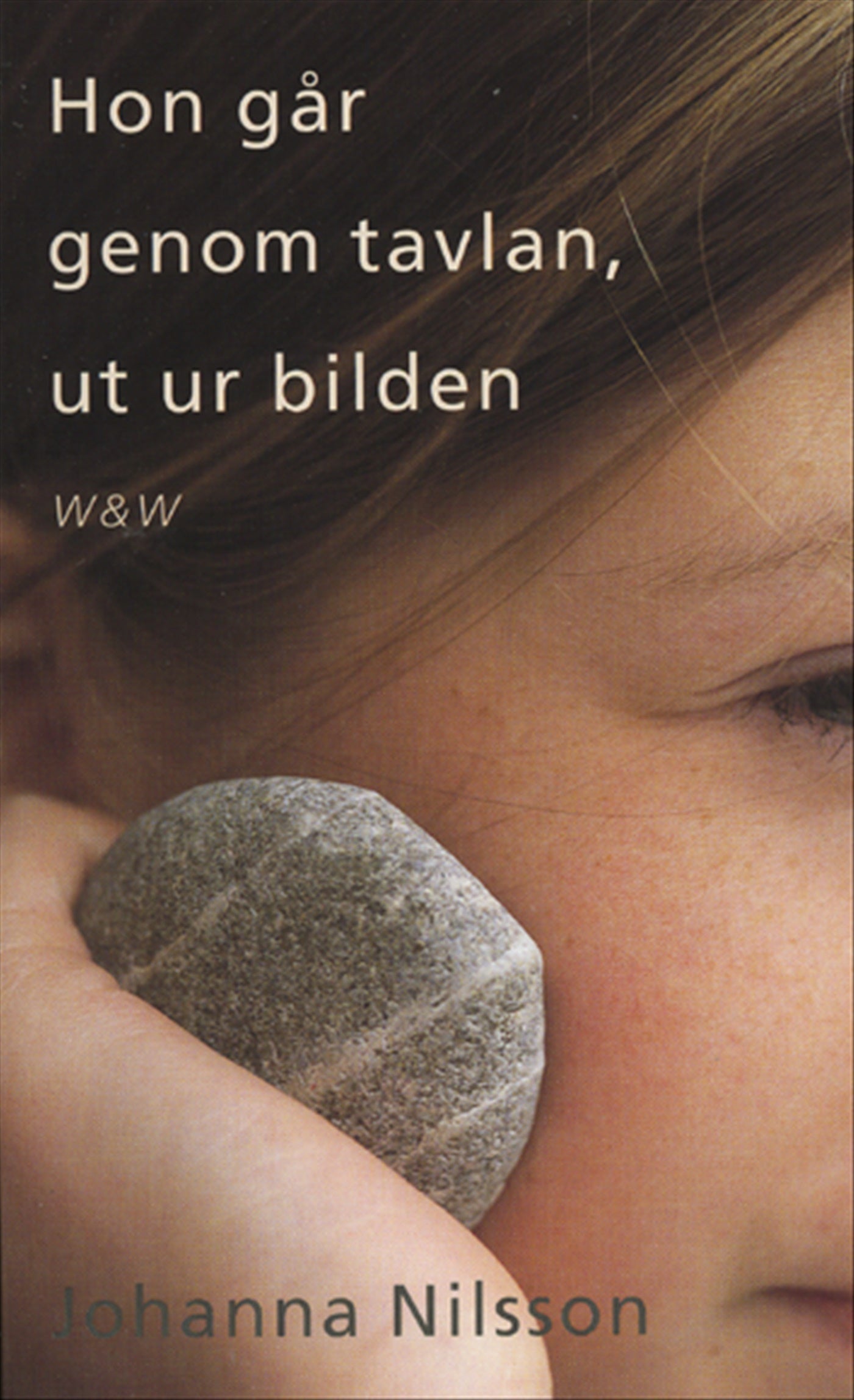 Hon går genom tavlan ut ur bilden – E-bok