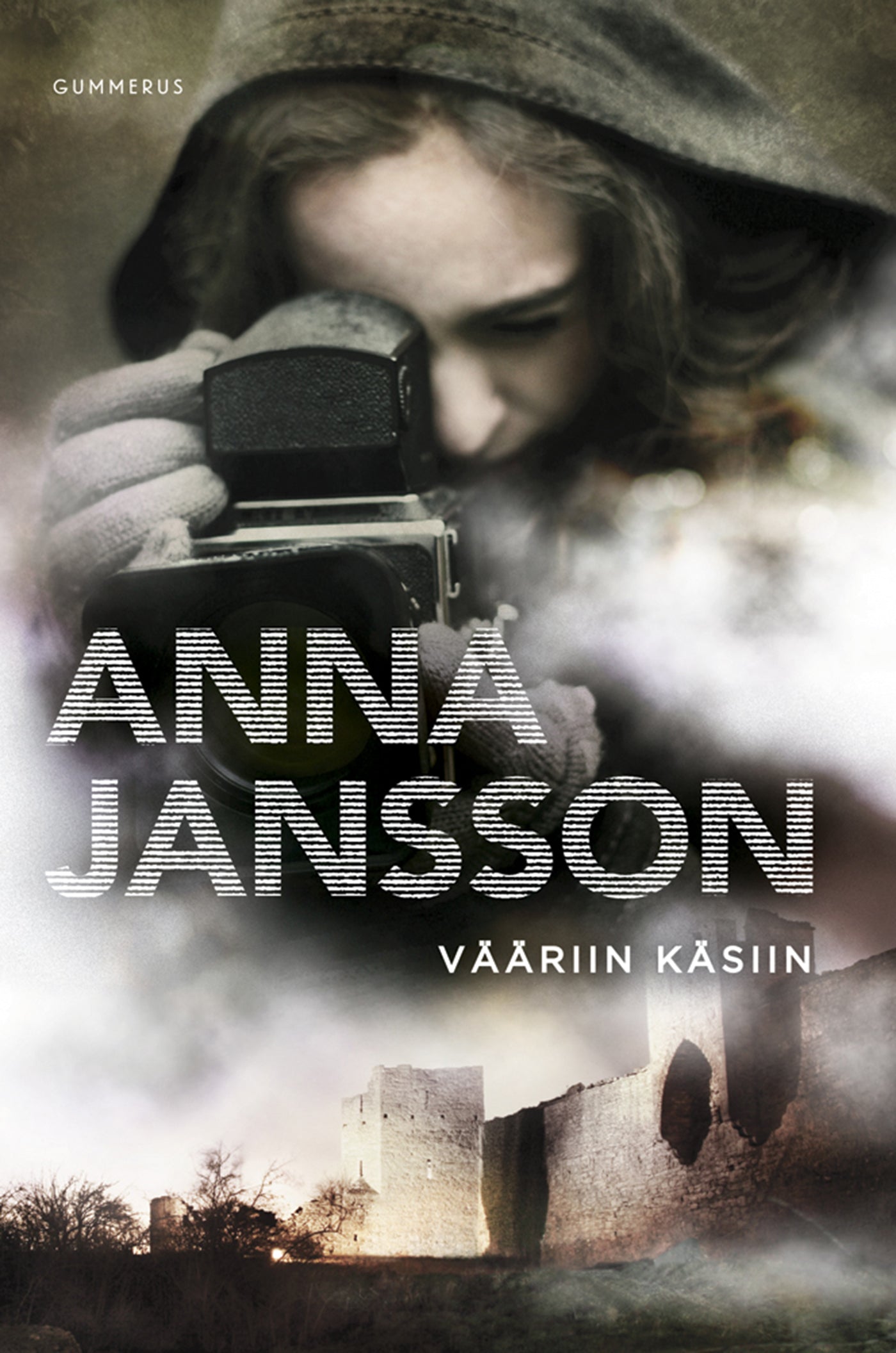 Vääriin käsiin – E-bok
